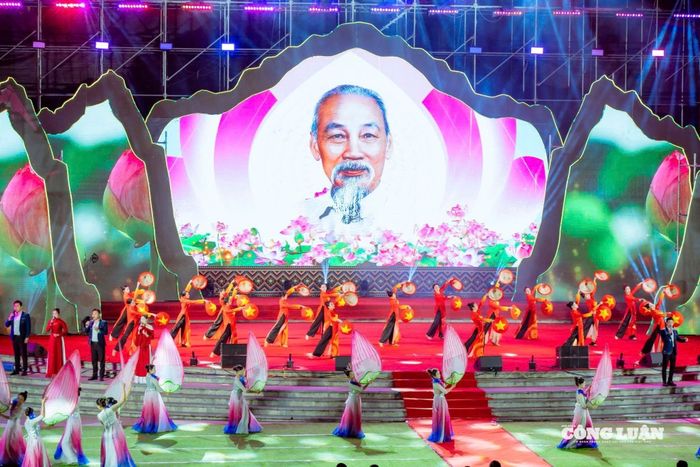 Sa Pa là nơi đón lượng du khách đổ về nghỉ lễ nhất, đây cũng là nơi diễn ra nhiều chương trình sự kiện hấp dẫn