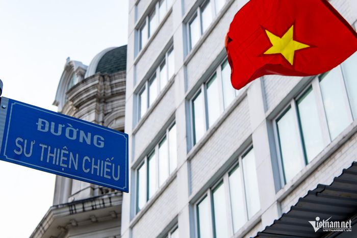 Đường Sư Thiện Chiếu (phường Xuân Hòa) dài 176m, nằm bên hông chùa Xá Lợi, được đặt tên năm 1985 để tưởng nhớ hòa thượng Thích Thiện Chiếu. Ảnh: Tuấn Hùng