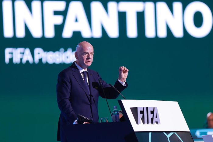 Chủ tịch Infantino công bố về mức doanh thu kỷ lục. Ảnh: FIFA