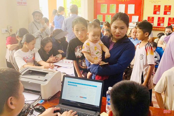Với tinh thần, trách nhiệm, chủ động, tập trung cao, đến nay, xã Toàn Lưu là một trong những đơn vị dẫn đầu toàn tỉnh về tỉ lệ cấp căn cước, tài khoản định danh điện tử cho công dân từ 6 tuổi đến dưới 14 tuổi. Theo đó, toàn xã đã thu nhận 2.421/2.758 hồ sơ định danh điện tử (đạt tỷ lệ 87,78%).