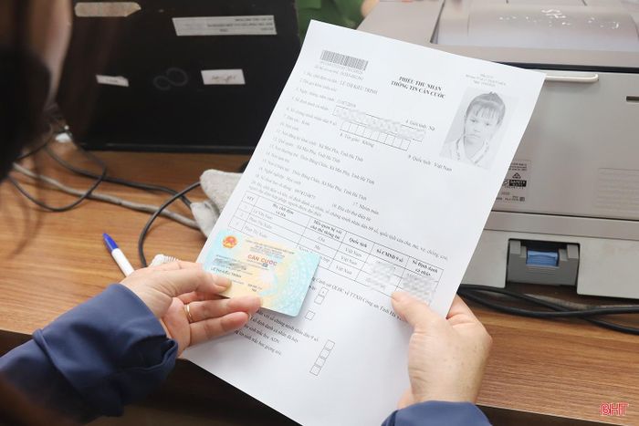 Các bậc phụ huynh rà soát kỹ phiếu thu nhận thông tin căn cước, định danh điện tử của con em mình.