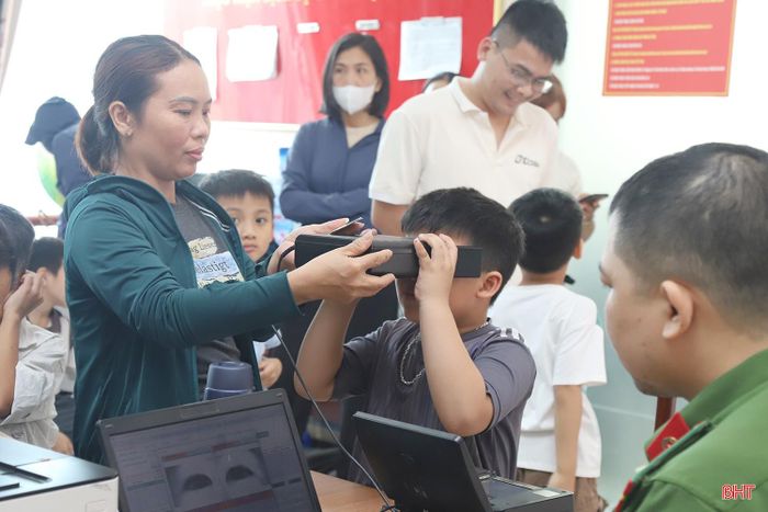 ... thu thập mống mắt...