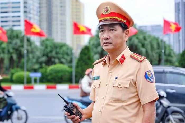  Đại tá Trần Đình Nghĩa, Trưởng phòng Cảnh sát giao thông Công an thành phố Hà Nội chỉ đạo công tác bảo đảm trật tự an toàn giao thông dịp Lễ 30/4 và 1/5. 