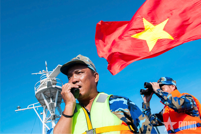 Cán bộ, chiến sĩ Cảnh sát biển làm nhiệm vụ trên biển.