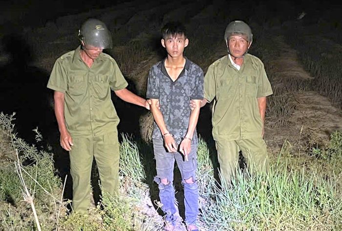 Đưa đối tượng Phôn đi xác minh hiện trường, thu hồi lại tang vật.