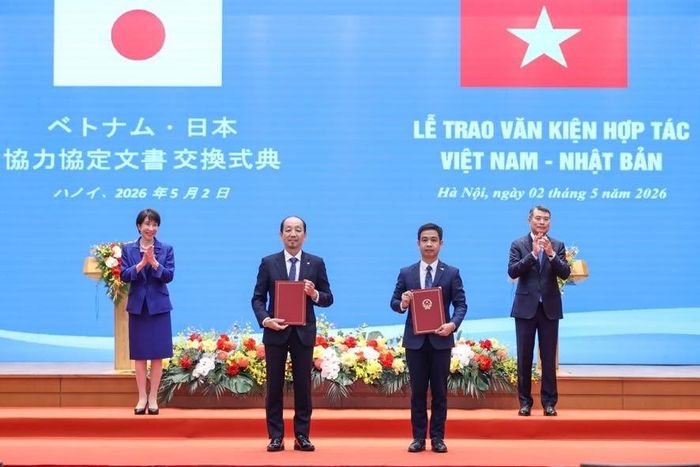 Thủ tướng Lê Minh Hưng và Thủ tướng Takaichi Sanae chứng kiến trao Thỏa thuận giữa Trung tâm Vũ trụ Việt Nam thuộc Viện Hàn lâm Khoa học và Công nghệ Việt Nam và Cơ quan Hàng không Vũ trụ Nhật Bản về trao đổi dữ liệu vệ tinh.