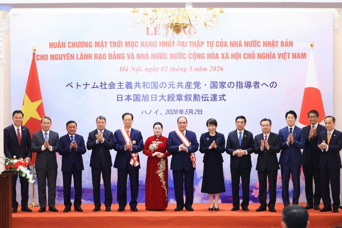 Thủ tướng Lê Minh Hưng và Thủ tướng Nhật Bản Sanae Takaichi cùng các đại biểu chụp ảnh chung