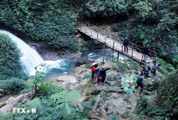Thác Nậm Lúc để lại những ấn tượng khó phai trong lòng du khách khi đặt chân tới đây bởi vẻ đẹp hoang sơ, hùng vĩ. (Ảnh: Quý Trung/TTXVN)