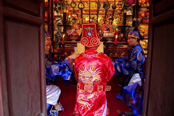Nghi thức đọc sớ tại Lễ tế Thượng đẳng Thần Cao Sơn Đại Vương. (Ảnh: Phương Thảo/Vietnam+)