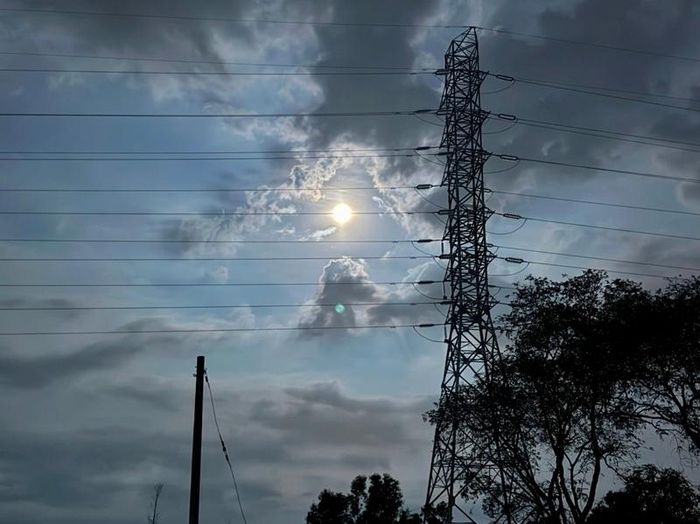 Công trình Xuất tuyến Trạm biến áp 220kV TP. Nhơn Trạch (Đồng Nai) đã đóng điện thành công khuya ngày 30/4/2026, hoàn thành mục tiêu đóng điện 51 công trình chào mừng 51 năm ngày thống nhất đất nước. Ảnh EVNSPC.
