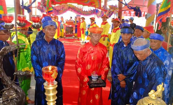  Cung thỉnh thần Nam Hải nhập điện về Lăng Ông Nam Hải. Ảnh: Ngọc Nhuận 