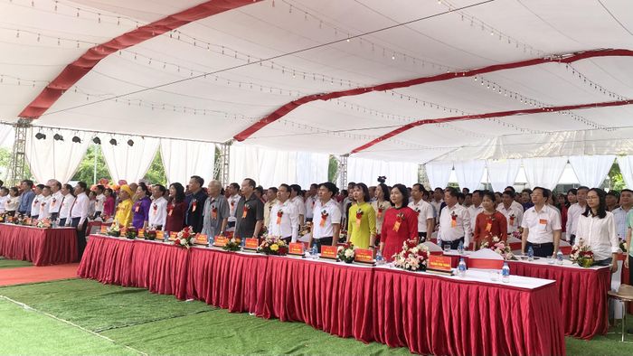 Buổi lễ diễn ra trong không khí trang nghiêm, trọng thể.