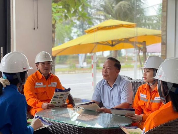 Các công ty điện lực đẩy mạnh tuyên truyền sử dụng điện an toàn, tiết kiệm tới từng hộ dân, doanh nghiệp.