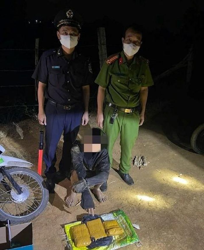 Lực lượng chức năng bắt giữ đối tượng Hồ Văn B.