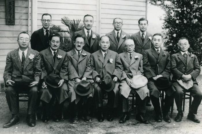 Các giám đốc trong tập đoàn Sumitomo chụp hình năm 1946. (Ảnh: Sumitomo Corp)