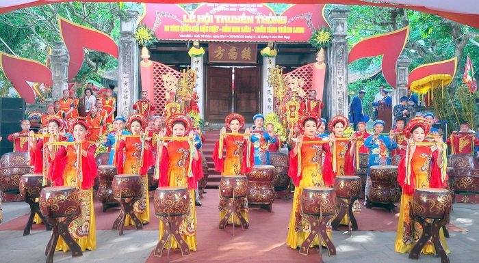 Màn múa trống Thăng Long. Ảnh: Lê Hòa