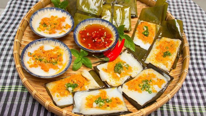 Bánh Bèo, Nậm, Lọc: những món bánh nhỏ xinh nhưng cầu kỳ, thể hiện rõ nét văn hóa ẩm thực cung đình.