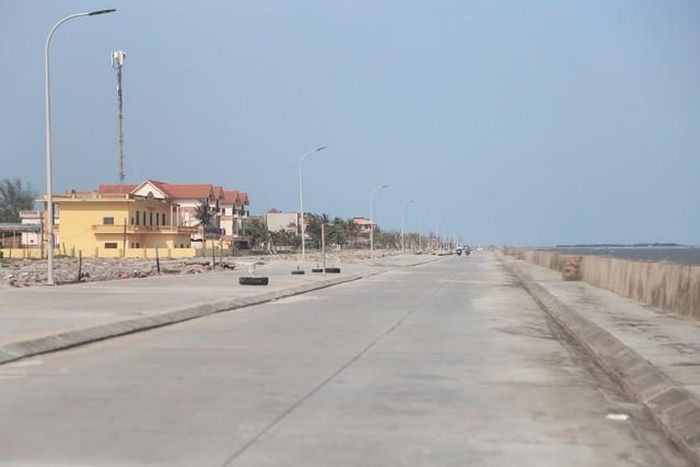 Khu du lịch biển Quất Lâm nổi danh một thời giờ rơi vào cảnh đìu hiu, vắng lặng.