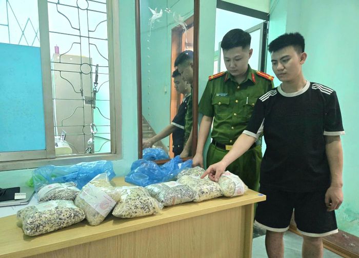 Đối tượng Nguyễn Văn Tứ tại cơ quan công an.