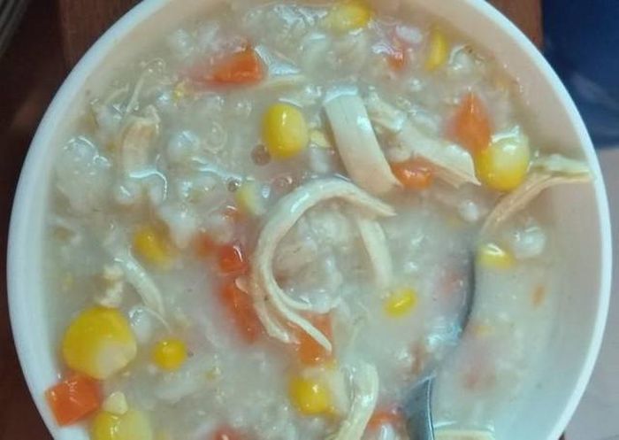 Cháo yến mạch gà xé kiện tỳ ích vị.