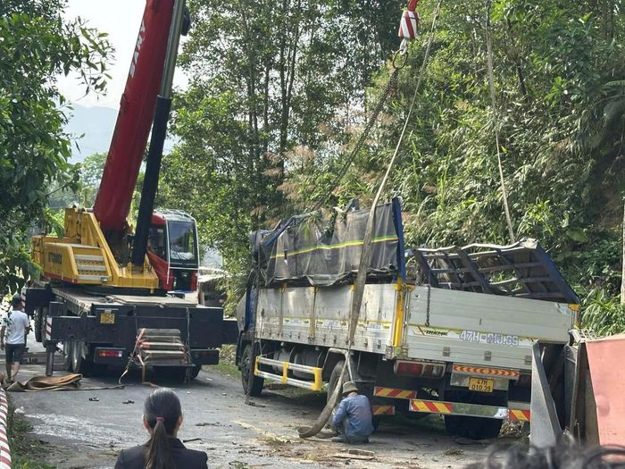 Hiện trường vụ tai nạn trên đèo Violak. Ảnh: CĐ.