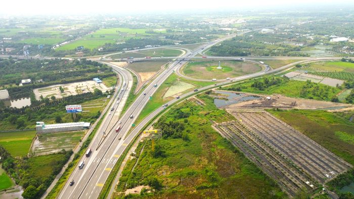  Vùng đất phèn Tân Phước kết nối tuyến cao tốc Trung Lương – TP.HCM, Trung Lương – Mỹ Thuận góp phần thúc đẩy phát triển kinh tế địa phương. 