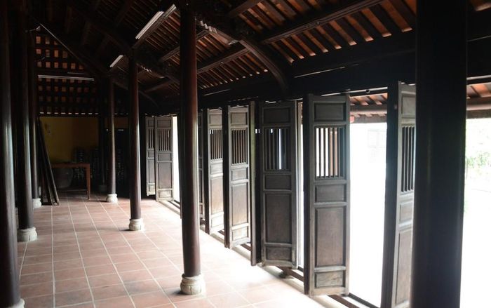 Bên trong nhà rường cổ tại làng Phước Tích