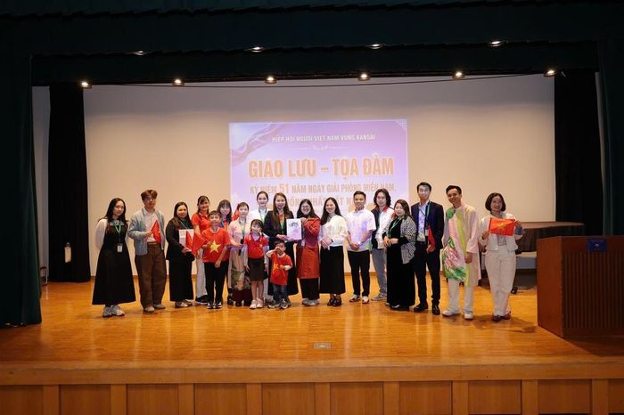 Đông đảo đại diện các thế hệ tham dự buổi tọa đàm