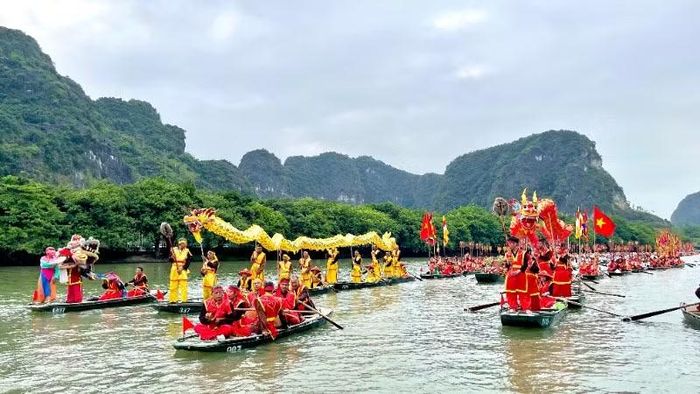 Nghi lễ rước Rồng trên sông Sào Khê.