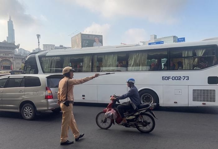 CSGT TPHCM đảm bảo an toàn cho người dân quay lại thành phố.