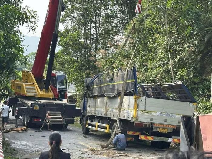 Vụ tai nạn khiến 2 người chết, 1 người bị thương nặng