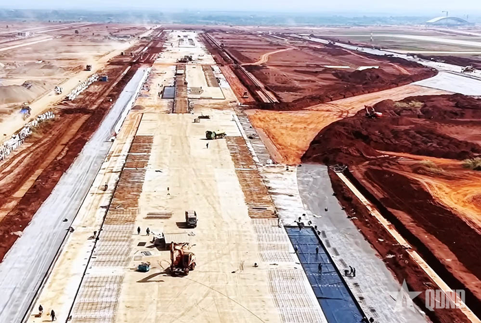 Nhiều hạng mục sân bay Long Thành đang được thi công xuyên lễ. 