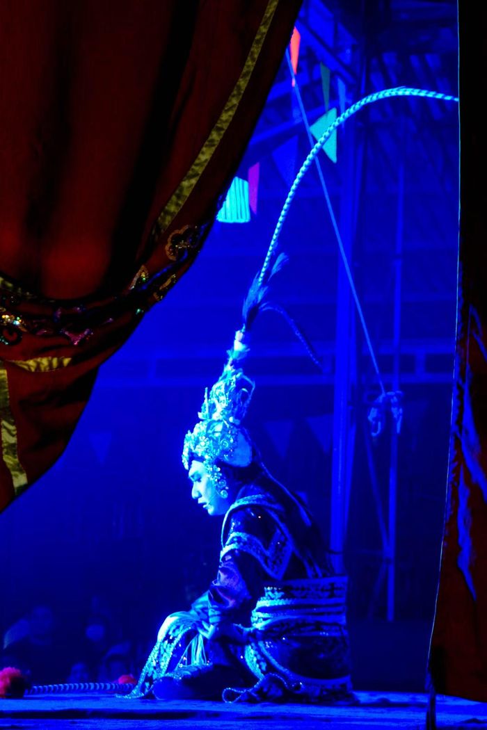 Đêm diễn tại Củ Chi thu hút đông đảo khán giả.