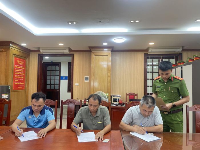 Nguyễn Văn Lục, Trần Minh Cường và Lê Thanh Toàn tại cơ quan công an. Ảnh: Công an Thanh Hóa
