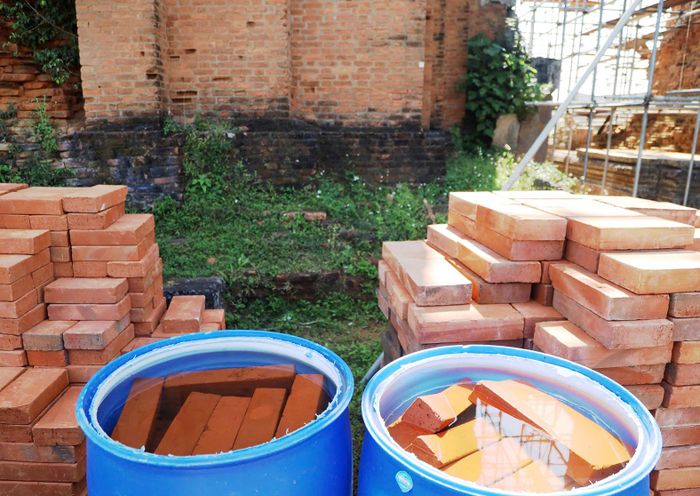  Những viên gạch sau khi chế tác đều được in niên đại 2026 để bảo đảm minh bạch trong bảo tồn 