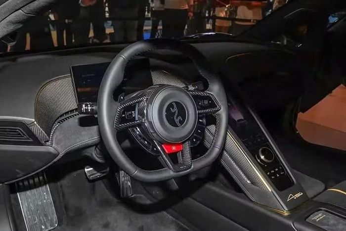 Về sức mạnh, Yangwang U9 Xtreme có thể hoàn thành một vòng đua trên đường đua Nürburgring Nordschleife trong thời gian 6 phút 59,157 giây, đứng đầu trong nhóm xe điện thương mại. Mẫu xe này cũng lập kỷ lục về thời gian chạy tại nhiều trường đua ở Trung Quốc, bao gồm Chu Châu, Chu Hải, Thành Đô và Thượng Hải.