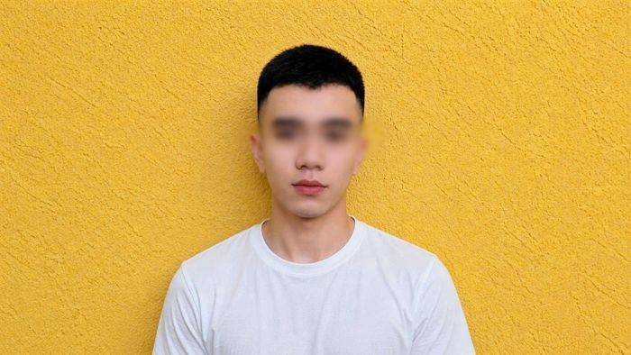 Trần Hồ Tiến Dũng tại cơ quan công an.
