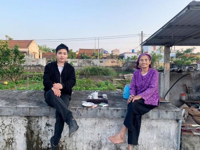 Việt bên bà ngoại 