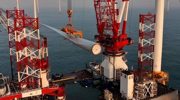 Cánh quạt dài tới 147m của tua-bin gió khổng lồ. Ảnh: Baidu