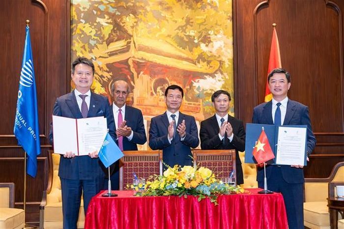 Cục Sở hữu trí tuệ và Tổ chức Sở hữu trí tuệ thế giới (WIPO) ký Bản ghi nhớ hợp tác trong lĩnh vực sở hữu trí tuệ. Ảnh: Thu Phương-TTXVN