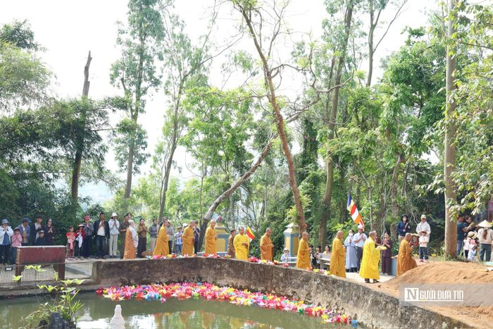 Chùa Kim Dung là một trong những địa điểm sinh hoạt văn hóa tâm linh tiêu biểu của địa phương.