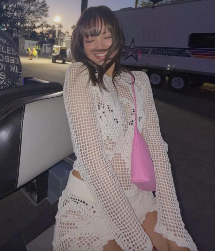 Hình ảnh Lisa (BLACKPINK) với váy lưới.