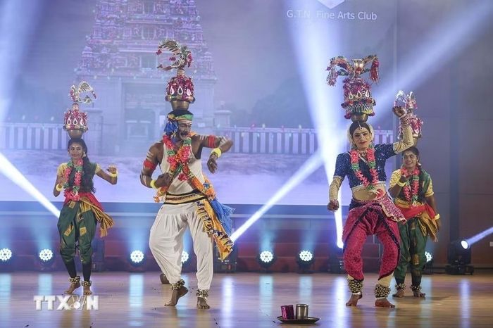 Các nghệ sỹ Ấn Độ biểu diễn tại Liên hoan hữu nghị nhân dân Việt Nam-Ấn Độ lần thứ 12. Ảnh: Nguyễn Thảo/TTXVN