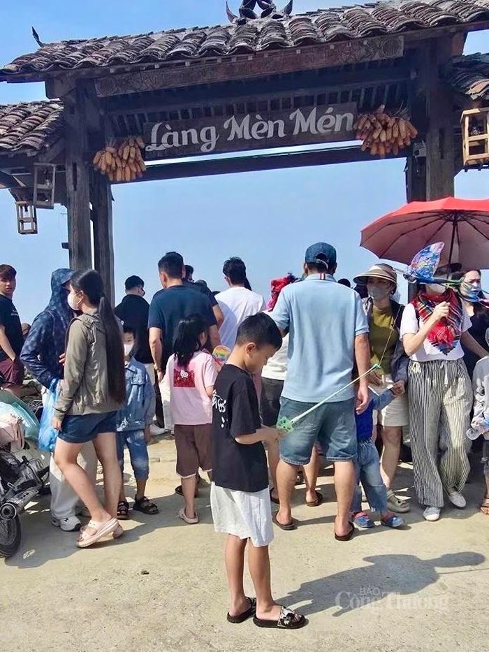 Khám phá văn hóa, ẩm thực "Làng Mèn Mén" tại khu du lịch Tam Đảo. 