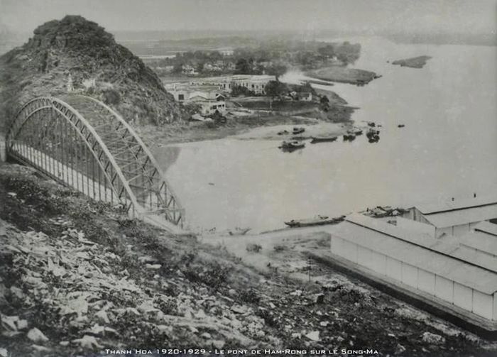 Cầu Hàm Rồng bắc qua Sông Mã, một biểu tượng của xứ Thanh, thập niên 1920. Ảnh tư liệu