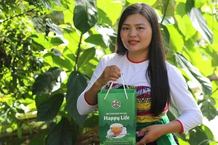 Chị Phạm Thị Hậu, Giám đốc HTX nông dược Sống Hạnh Phúc (Happy Life).