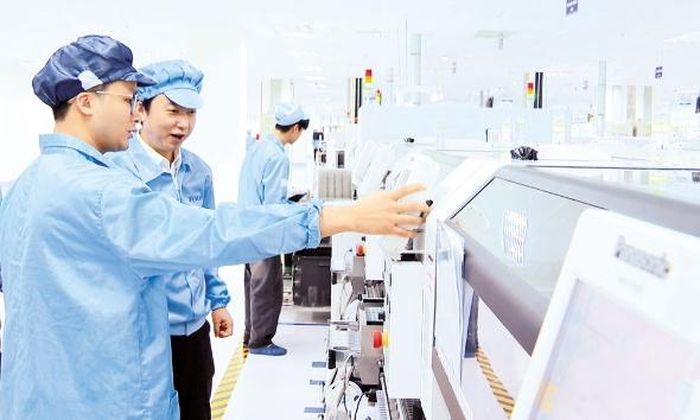 Công ty trách nhiệm hữu hạn Khoa học Fu Hai (Khu công nghiệp Hòa Phú) sản xuất, gia công thiết bị điện tử, linh kiện truyền thông và bộ giải mã tín hiệu.