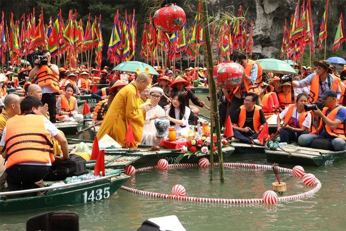  Nghi thức rước nước độc đáo tại lễ hội.  