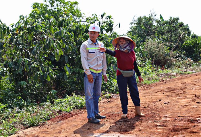 Người dân xã Gia Hiệp bày tỏ niềm vui khi các đơn vị triển khai thi công dự án cao tốc