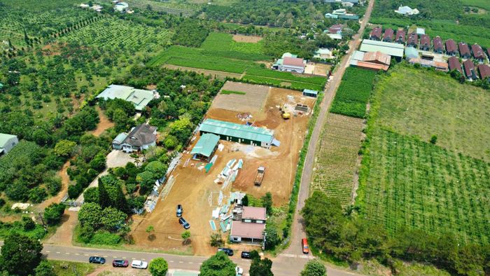 Tại khu vực Km 114 - nút giao Lý Thái Tổ, Tập đoàn Sơn Hải cũng đang tập kết trang thiết bị máy móc, nhân công để ra quân thi công trong cuối tháng 4/2026